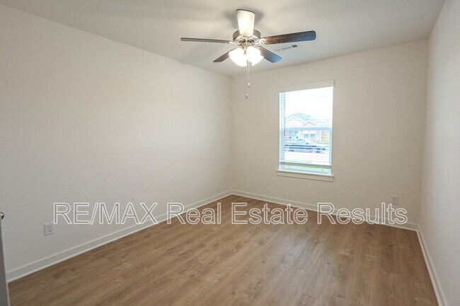 Building Photo - 203 Collie Ave