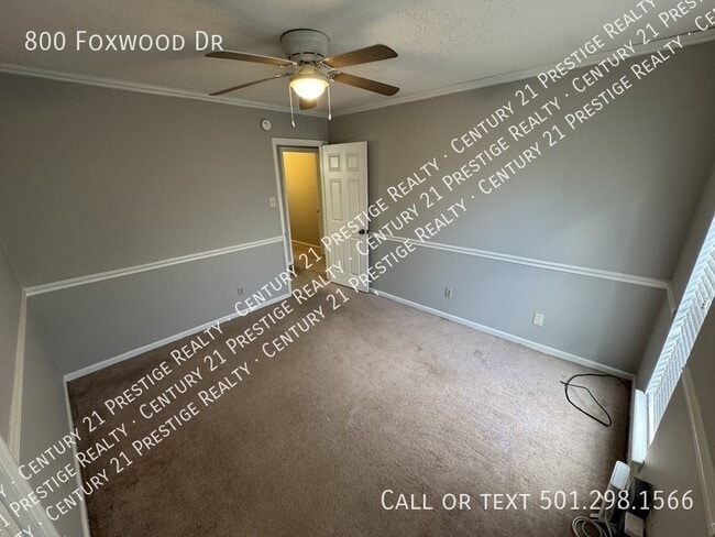 Building Photo - 800 Foxwood Dr