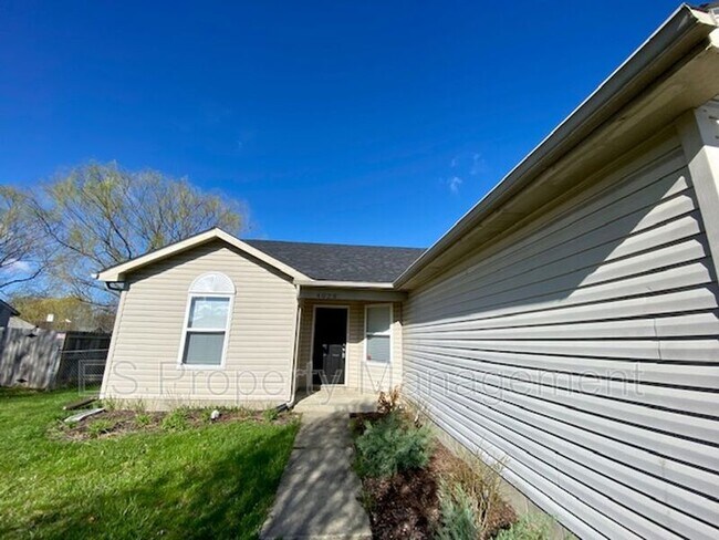 Building Photo - 4028 Dogwood Ln