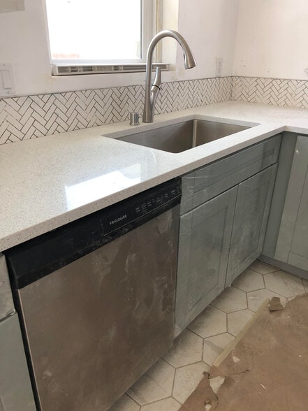 Sink - 3646 Marlborough Ave