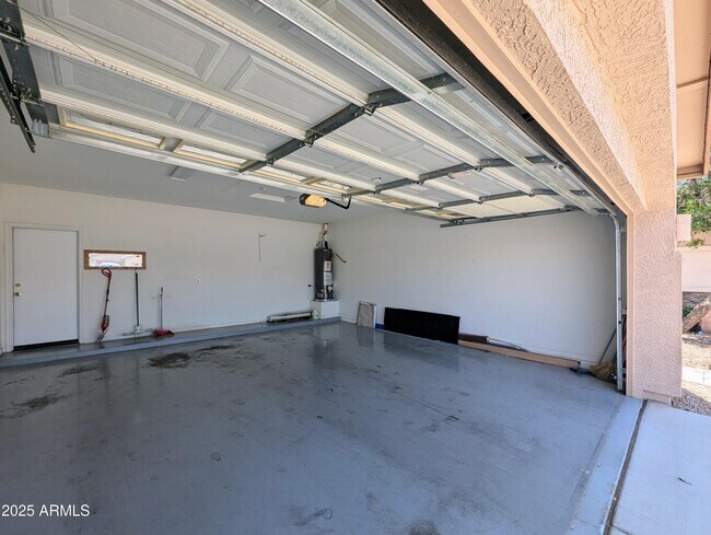 Building Photo - 16777 W Southampton Rd