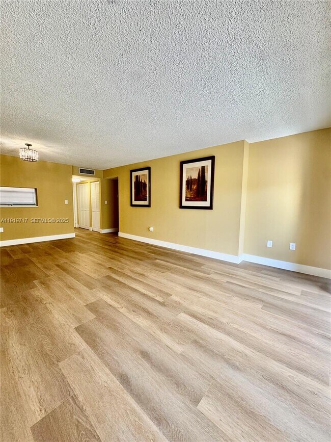 Building Photo - 10985 SW 107th St