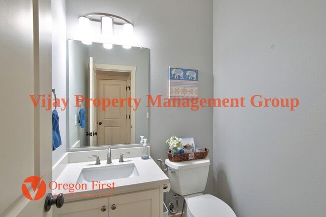 Building Photo - 825 NE Wheelock Pl
