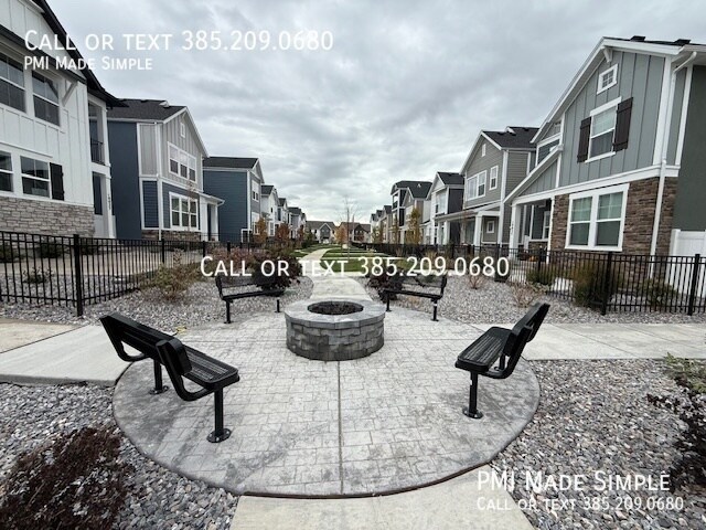 Building Photo - 10063 Torreya Dr