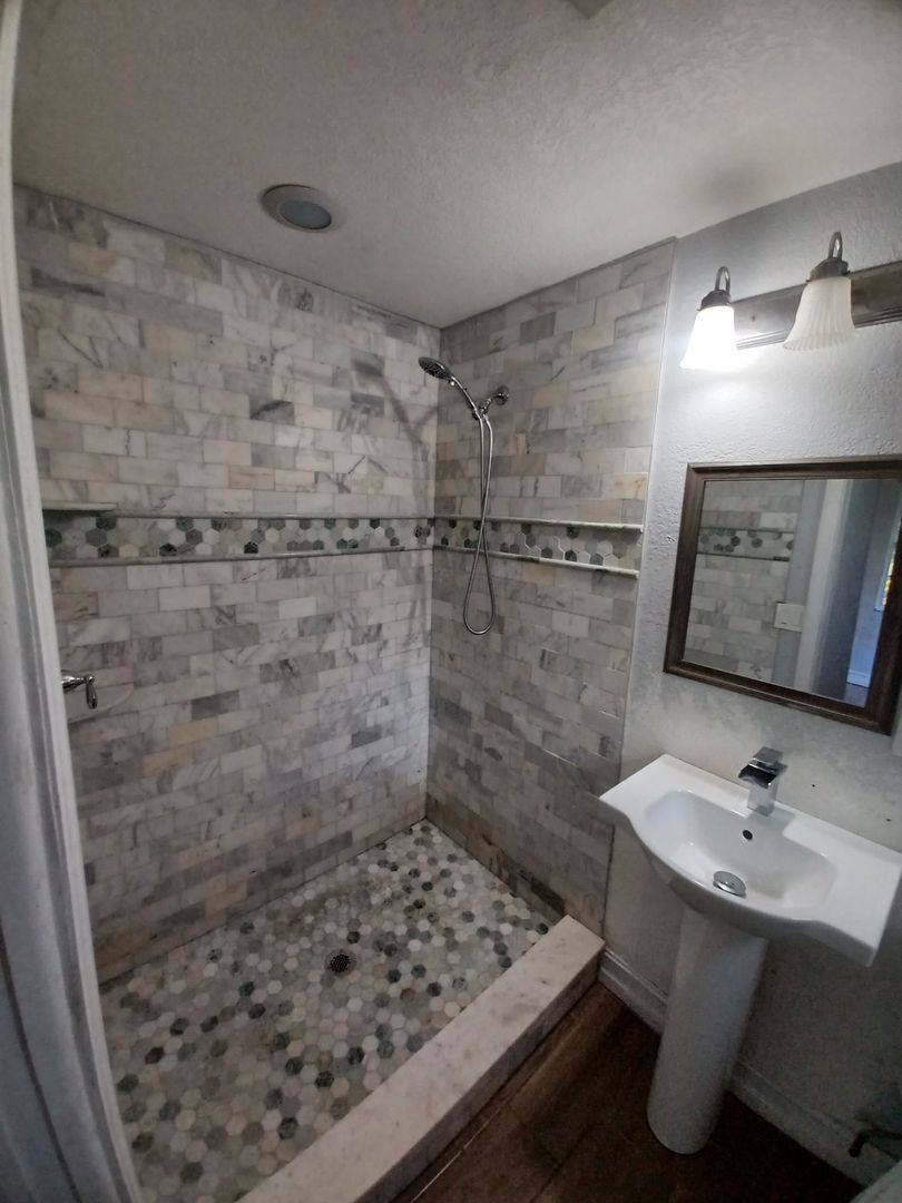 Building Photo - Priced to Rent 3/2 in Fort Myers