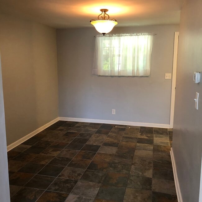 Dining room - 733A Cribbs St