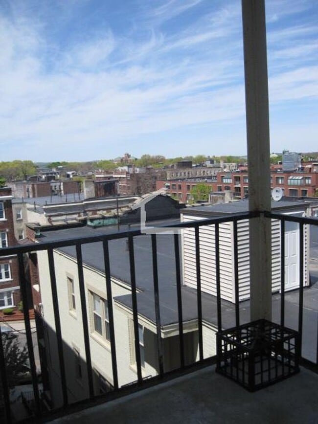 Building Photo - Apartment with a porch?