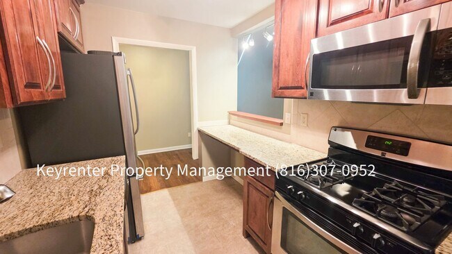 Building Photo - 4308 Oak St