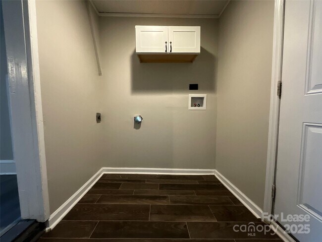 Building Photo - 3905 Freedom Dr