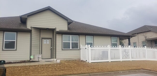Building Photo - 1701 Logan Dr
