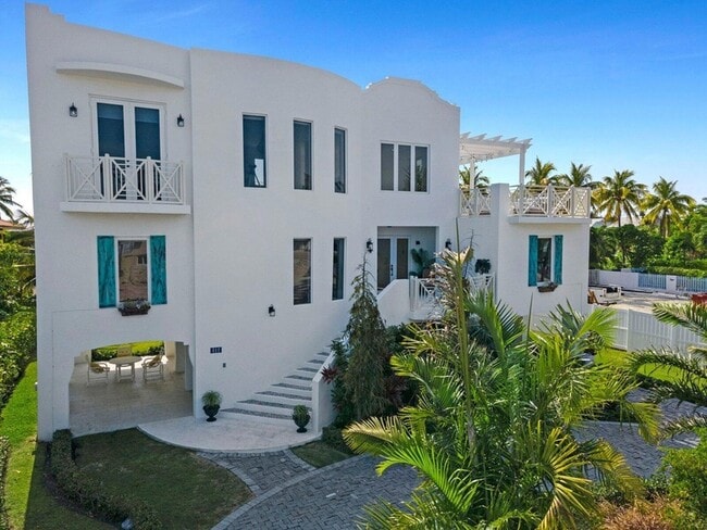 Building Photo - 317 E Seaview Cir