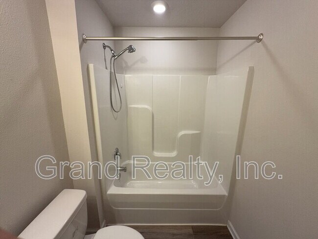 Building Photo - 5431 Peach Dr