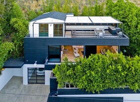 Building Photo - 2164 Sunset Plaza Dr
