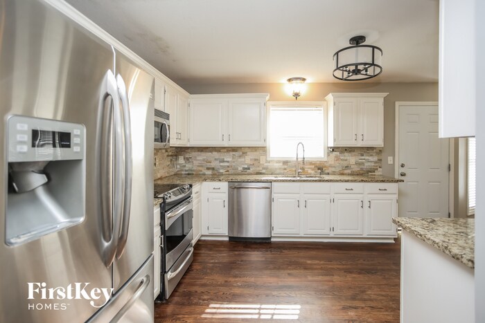 Building Photo - 1500 River Run Dr