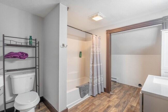 Building Photo - 85 E Main St