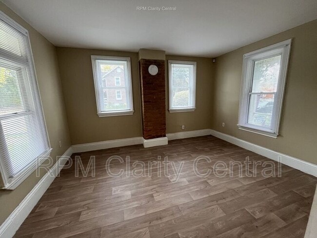 Building Photo - 23 N Vine St