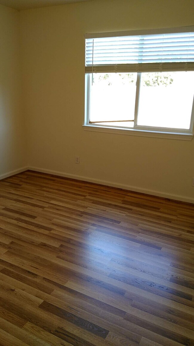 Building Photo - 2146 Blossom Ave