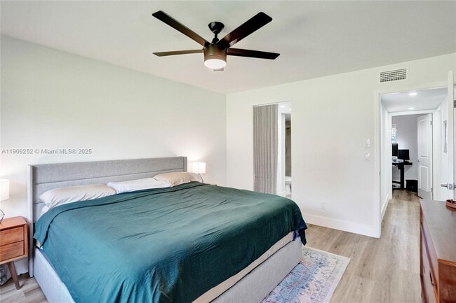 Building Photo - 8137 NW 17th Manor