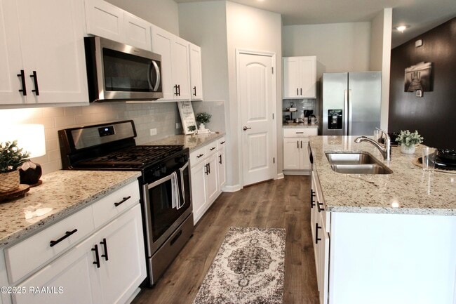 Building Photo - 205 Acadian Lk Dr
