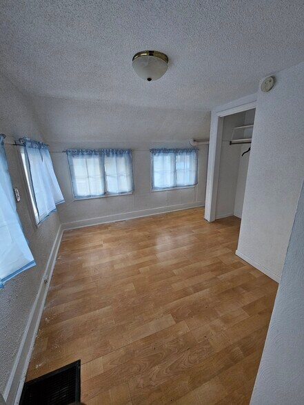 Building Photo - 413 W Vine St