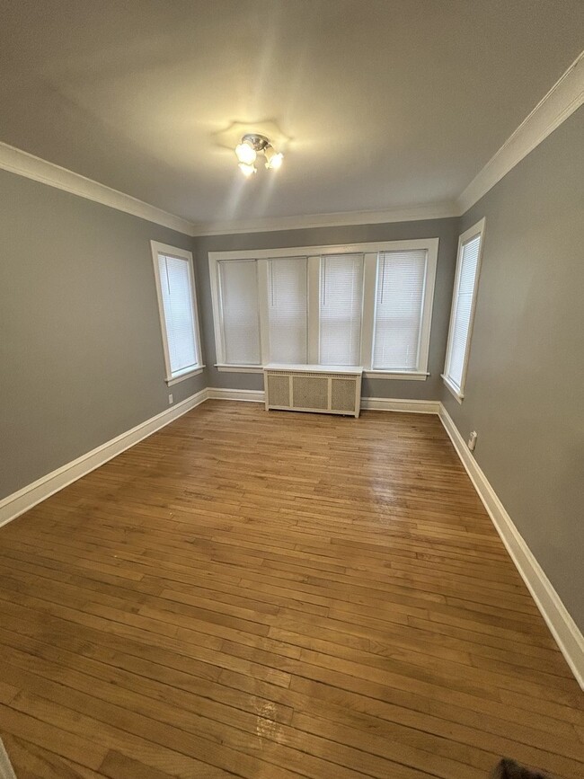 Building Photo - 7111 S Emerald Ave