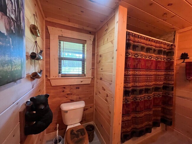 Building Photo - Gorgeous 3-Bedroom Log Cabin with Loft, Large Shop & Stocked Pond – Near Branford, FL