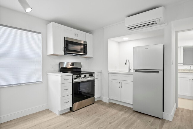 Building Photo - 4832 SE Anchor Ave