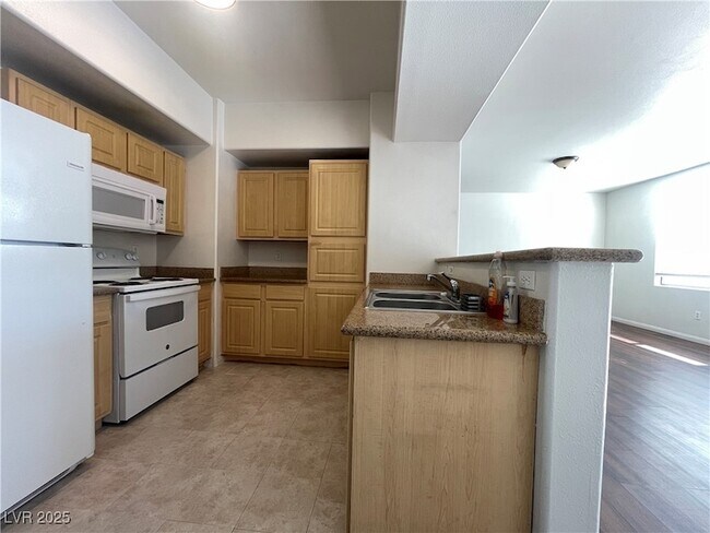 Building Photo - 8000 W Badura Ave