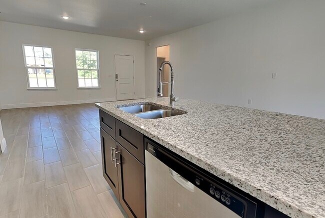 Building Photo - 209 Marion Oaks Manor
