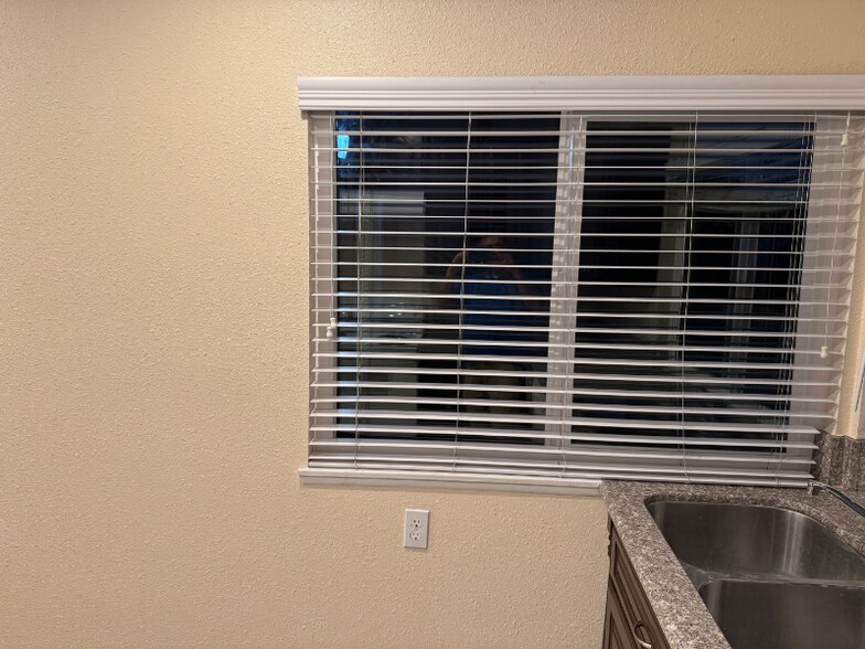 Building Photo - 753 Windwood Dr