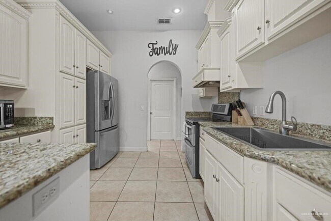 Building Photo - 23 W Arapaho Ave