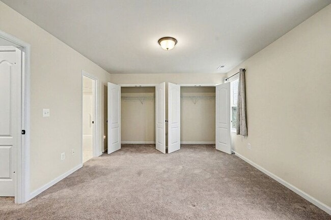 Building Photo - 2444 Drake Ln