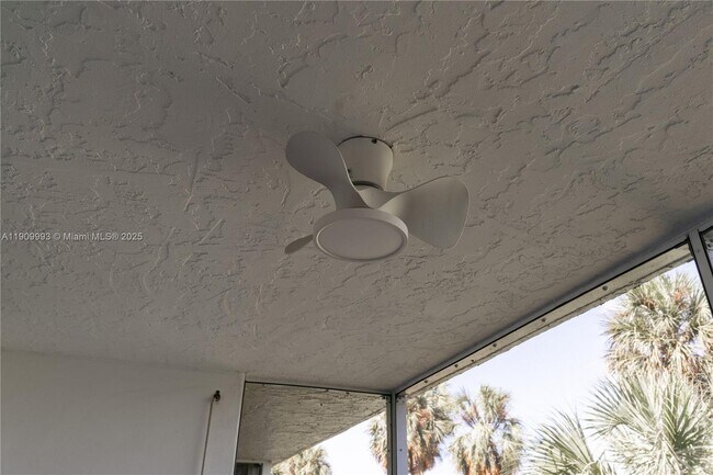 Building Photo - 4017 N Cypress Dr