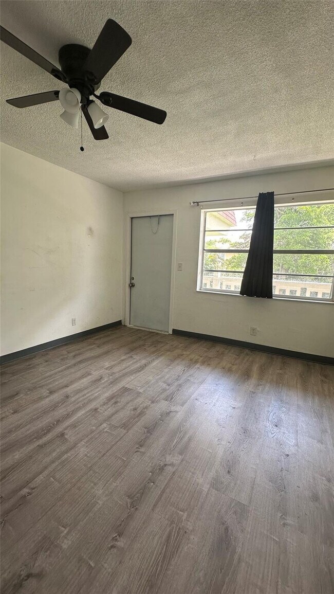 Building Photo - 4163 SW 67th Ave