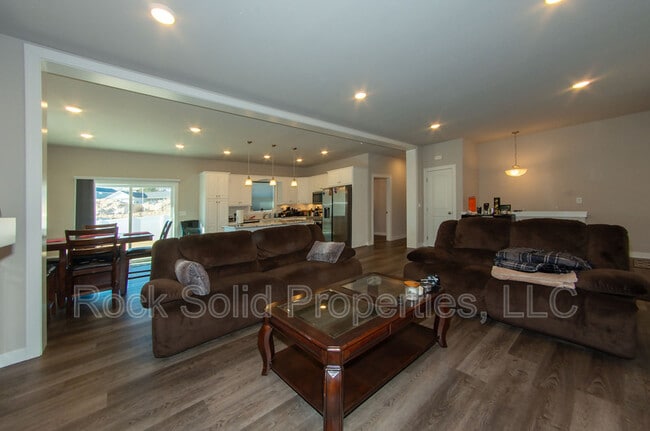 Building Photo - 1638 Elsie Jean Trl