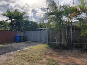 Building Photo - T1182ach