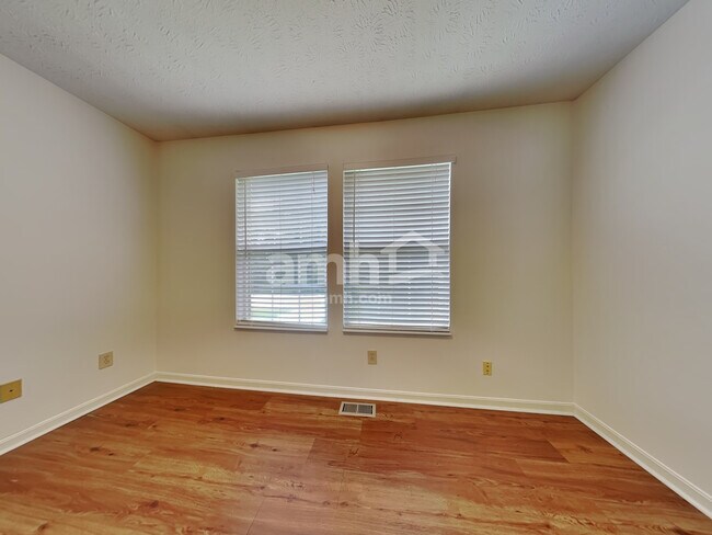 Building Photo - 2580 Evergreen Dr