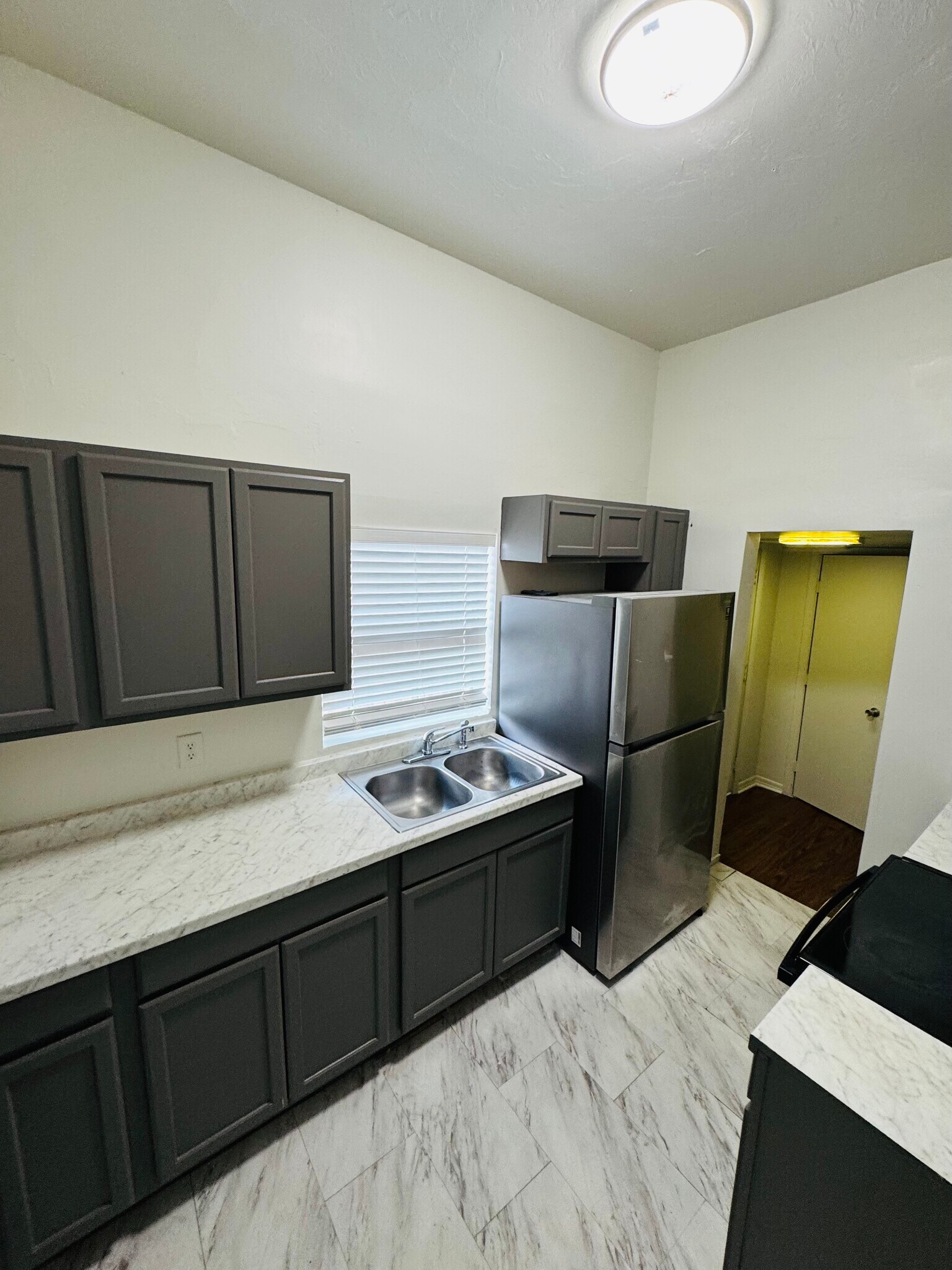 Building Photo - 881 Bridier St