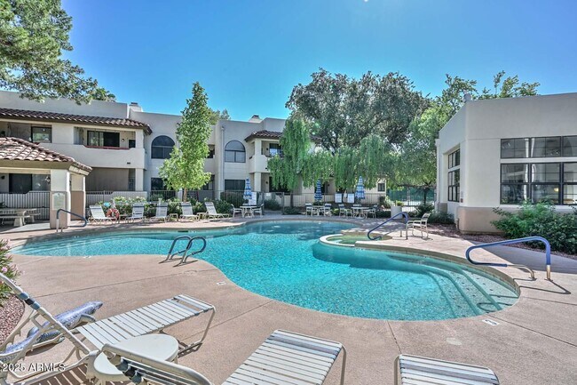 Building Photo - 750 E Northern Ave