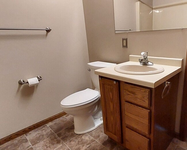 Building Photo - Nice 2 Bedroom 2 Bathroom Townhome in Some...