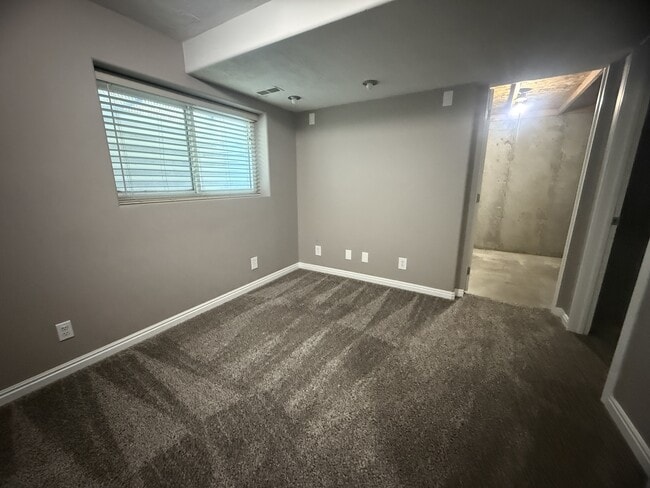 Building Photo - 137 Stern Ct