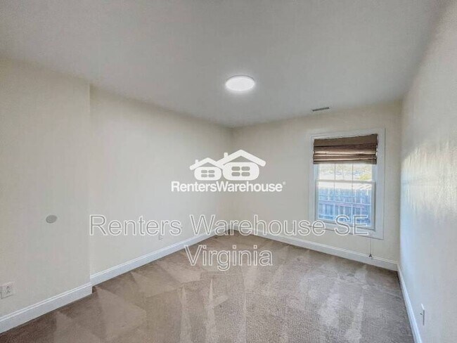 Building Photo - 100 Burnetts Ct