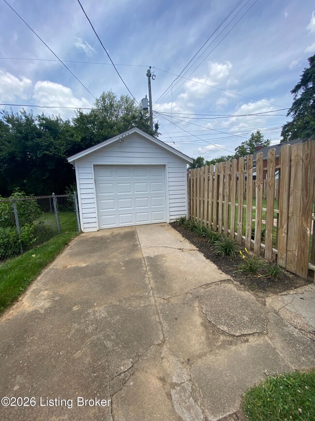 Building Photo - 4109 Winchester Rd