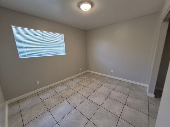 Building Photo - 122