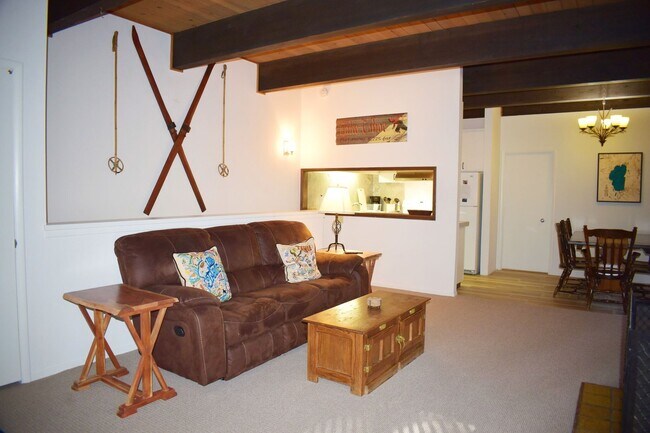 Building Photo - 3 Bedroom Condo w a Summer Pool - Blocks from Incline Beach!!