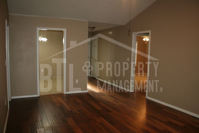 Building Photo - Price Reduced! 3 Bedroom 2 Car Garage Dupl...