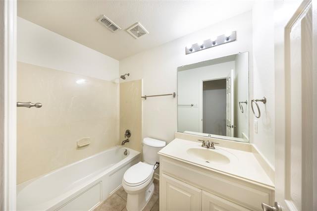 Building Photo - 2709 Lake Ridge Dr