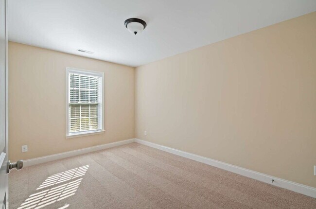 Building Photo - Charming 4-Bed Home in Durham with Fenced-...