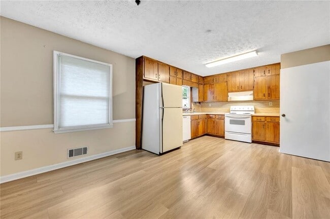Building Photo - 905 Rambling Rose Ct NW