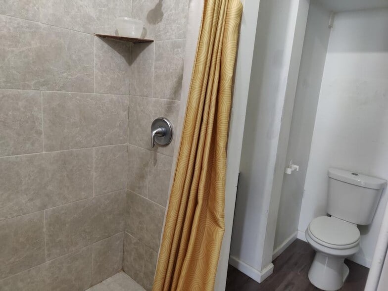 bath - 1335 W 3rd St